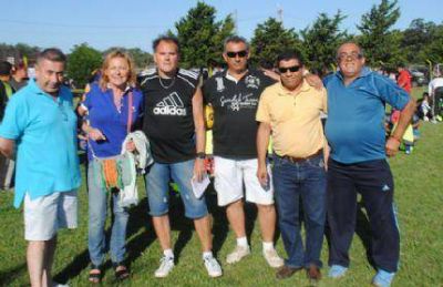 Los m�s bajitos de fiesta en el Torneo de F�tbol �A la caballerosidad deportiva�