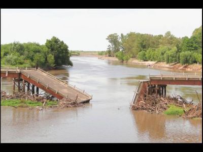 Se termin� de derrumbar el puente Pellegrini