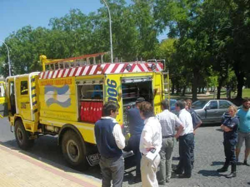 Presentaron la nueva autobomba para incendios forestales