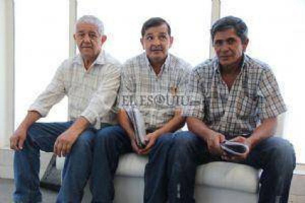 Exempleados del Banco de Catamarca reclaman por el retiro voluntario