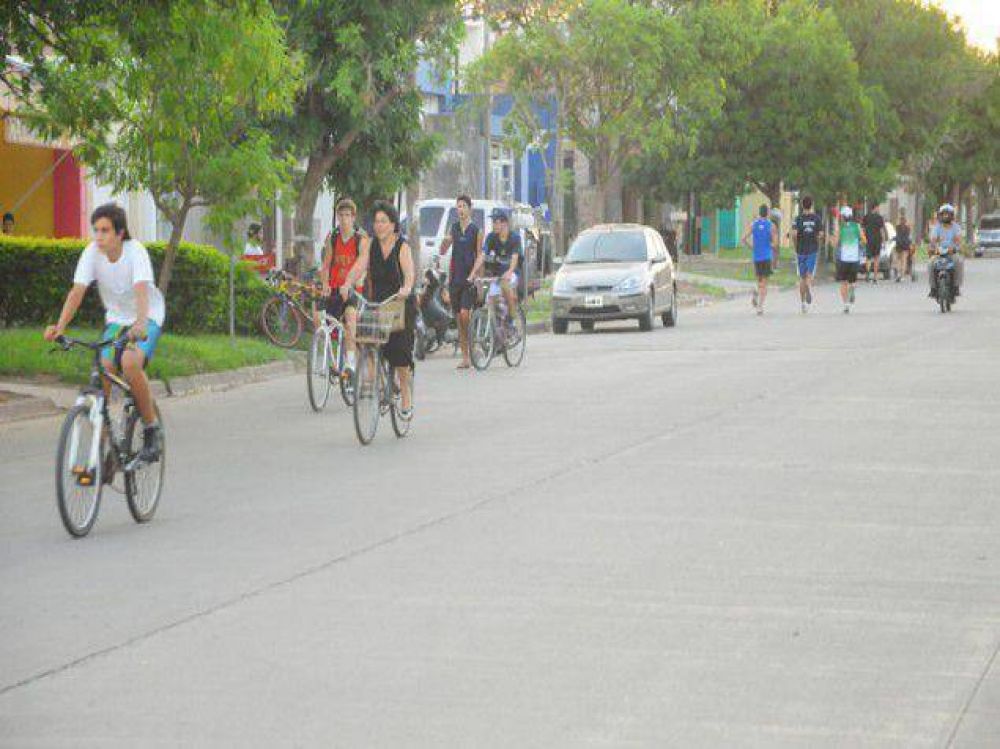 La calle para ejercitarse: vecinos advierten el riesgo