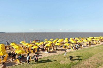 M�s de 100 mil personas en las playas porte�as