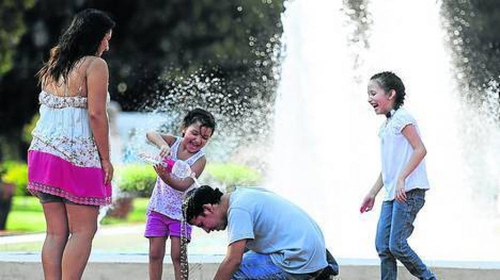 La t�rmica roz� los 40� y el calor derriti� a los porte�os