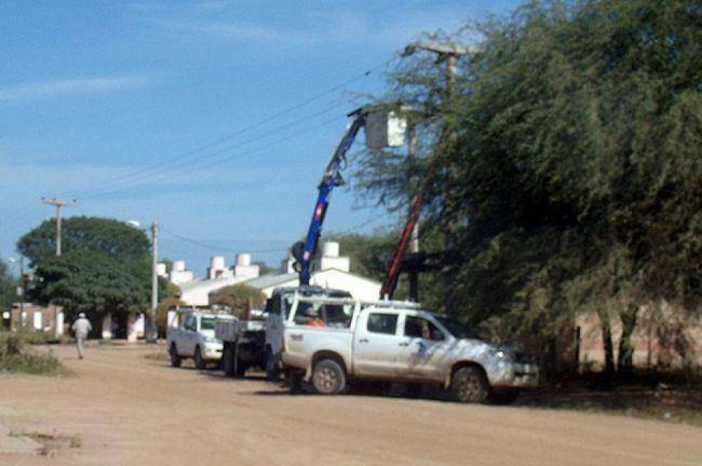 SECHEEP coloc� nuevo transformador en el Barrio Norte de R�o Muerto