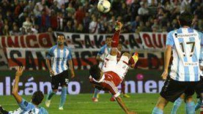 Racing le gan� a River y es el primer campe�n del Verano 2013