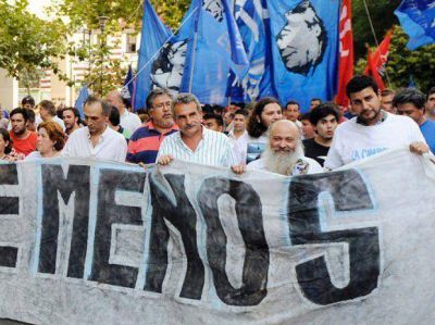El kirchnerismo march� contra la violencia y acus� al socialismo de "ineptos y c�mplices de narcos"