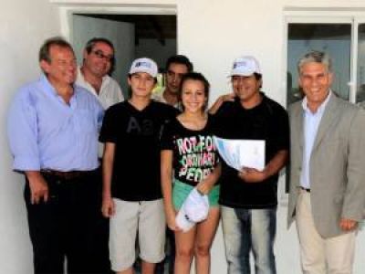 Cinco trabajadores del Plan de Inclusi�n recibieron las llaves de su nueva casa