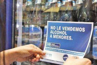 Padres buscan evitar la venta de alcohol a menores