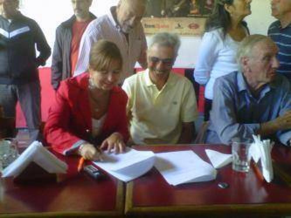 Sectores socialistas firmaron acuerdo para ir juntos el 17 de marzo