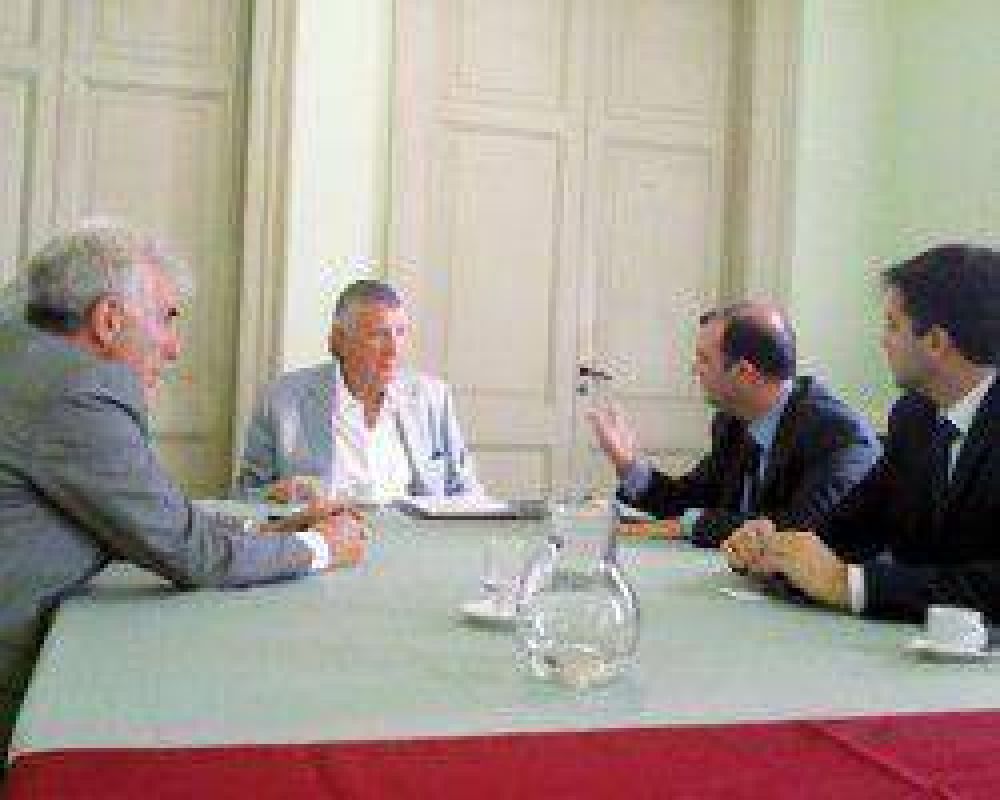 Gioja viaj� a Buenos Aires y se reuni� con empresarios interesados en el t�nel