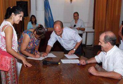 Se firm� la adjudicaci�n de viviendas del Plan "Familias Propietarias"	