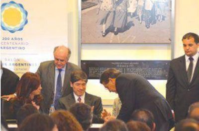 Beder Herrera firm� convenios por viviendas con Naci�n