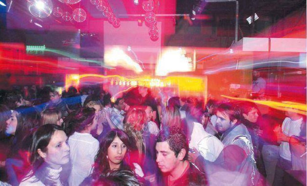 Una nueva fiesta con promesa de alcohol libre reaviv� la pol�mica