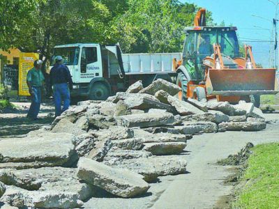Reasfaltan avenida clave en Vista Flores