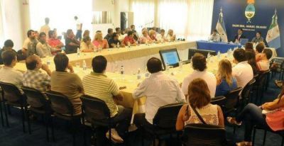 Desde Gobierno consideraron "positiva" la reuni�n con gremios docentes en la que aseguraron aumento salarial para el sector