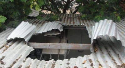 Cortaron las chapas del techo para robar una escuela en Fontana