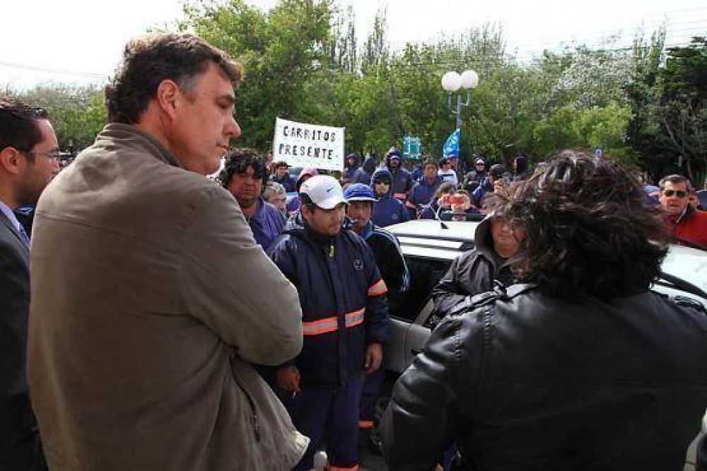 "Carritos" piden la salida de jefe y director del Departamento Saneamiento