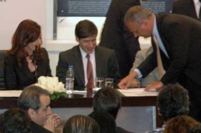 Buzzi firm� con la Presidenta un convenio por mejoras habitacionales