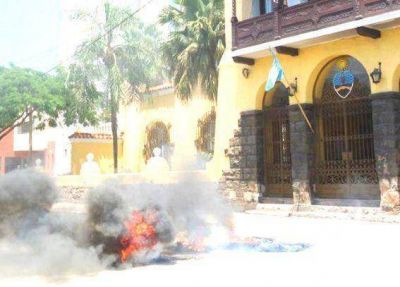 Los remiseros levantaron su protesta, pero vuelven el 30