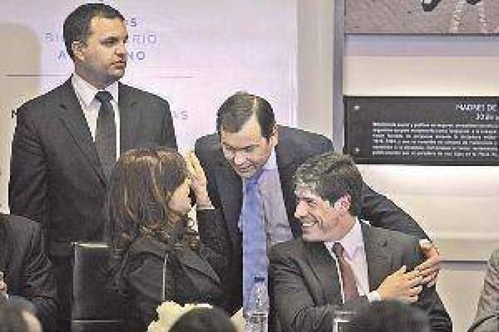 Cristina, junto con Zamora, lanz� plan de viviendas