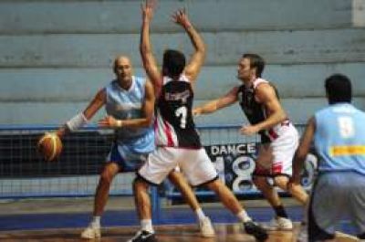 Juventud gan� con esfuerzo y se mantiene puntero e invicto