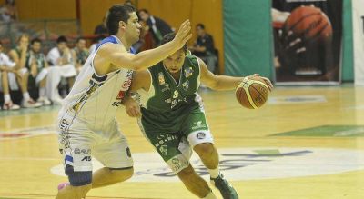 Atenas no pudo con Regatas Corrientes