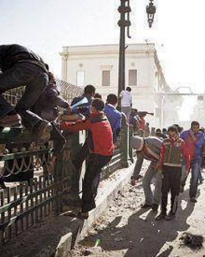 Se record� el derrocamiento de Mubarak