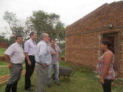 Con el Gobernador al frente, la Provincia asiste a 200 familias del interior