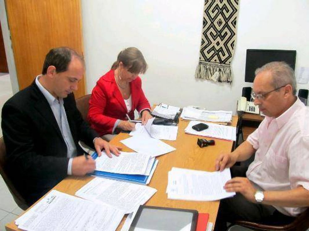Diputados fueron a la Defensor�a del Pueblo por los derrames en el Colorado