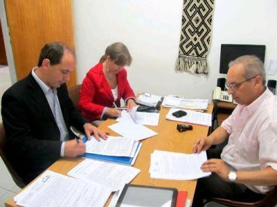 Diputados fueron a la Defensor�a del Pueblo por los derrames en el Colorado