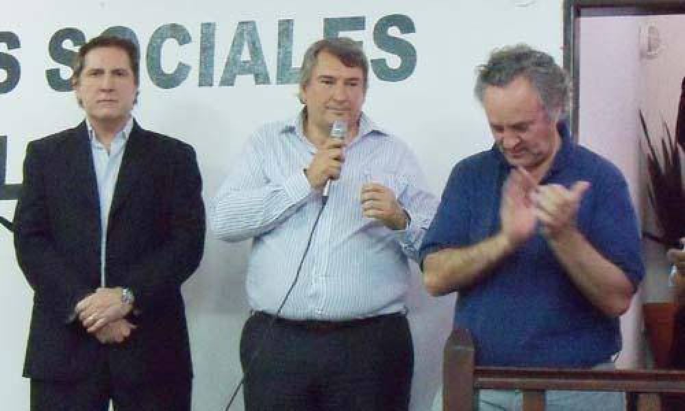 Siguen los cruces entre Massa y De Narv�ez con Z�ccaro protagonista