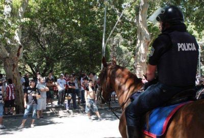 Incidentes en la venta de entradas para el Supercl�sico que se jugar� en Mendoza