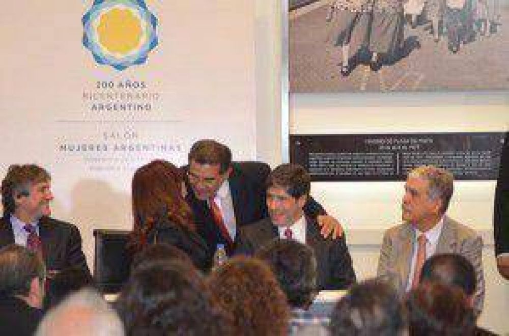 Beder Herrera firm� convenios con la naci�n para la construcci�n de m�s de 1.100 viviendas