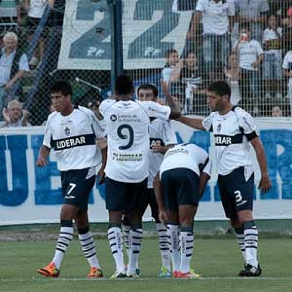 Gimnasia gole� 3 a 0 a Douglas en el Bosque