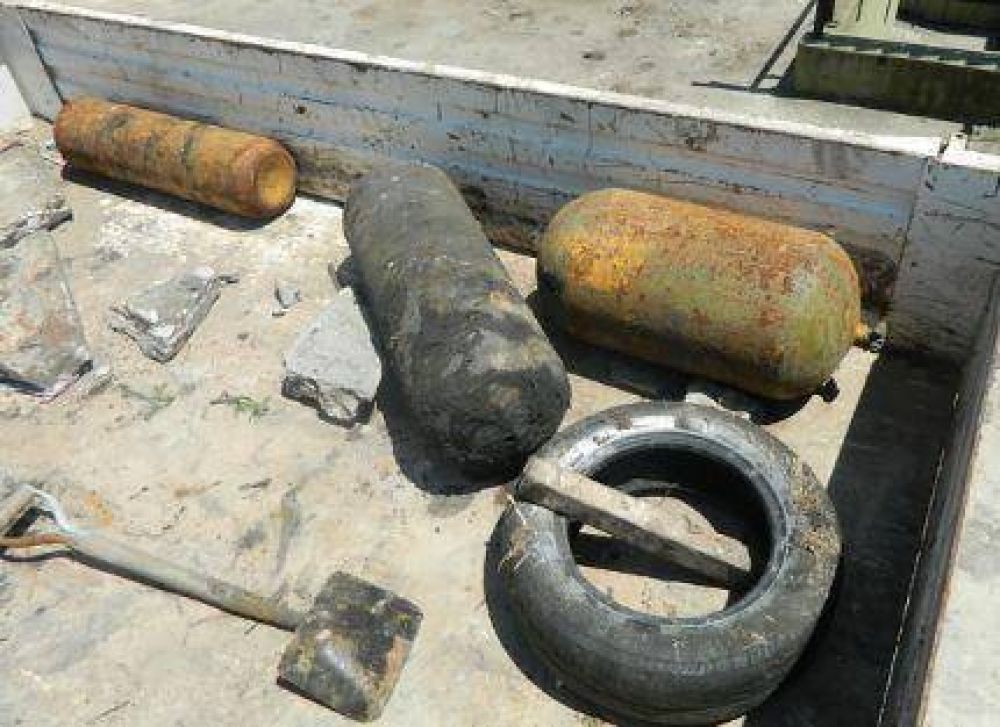Obras Sanitarias se meti� en las cloacas donde hab�a basura, tubos de gas y �animales muertos! 
