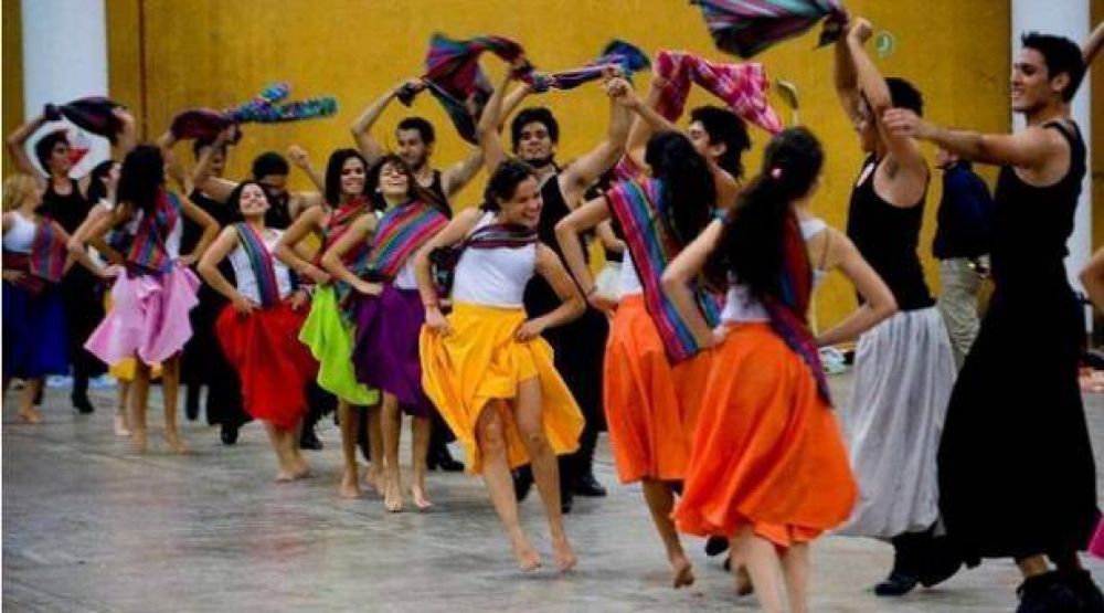 �Catamarca tierra m�a� va hacia el Festival del Cosqu�n