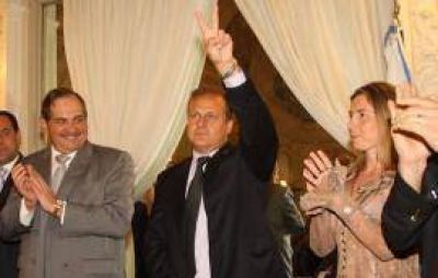 Lo primero es la familia: denuncian a Cacho Cortalezzi, a su esposa, a su hermana concejala y a otros 15 parientes por fraude al Estado
