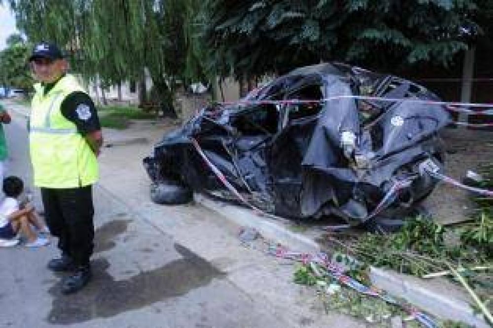 Estaba sentado en la vereda con un amigo cuando un auto se le vino encima y lo mat�