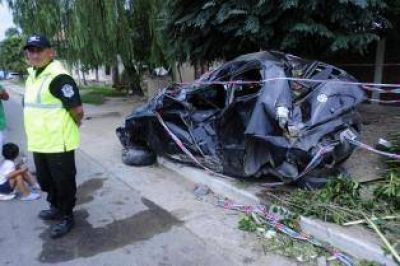 Estaba sentado en la vereda con un amigo cuando un auto se le vino encima y lo mat�