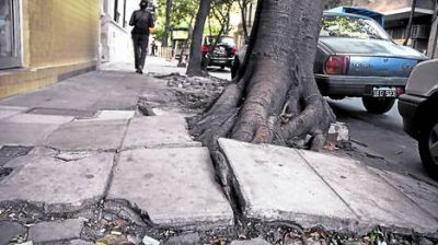 La Ciudad recibe 50 quejas diarias por veredas rotas