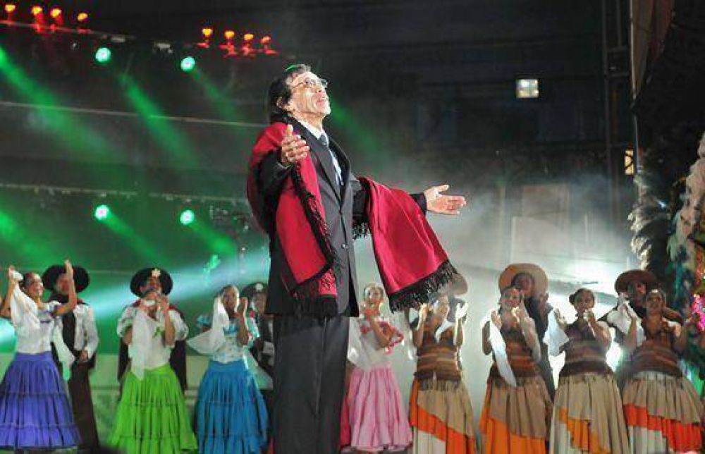 En la s�ptima luna de Cosqu�n, reconocimiento a Daniel Toro y a artistas salte�os