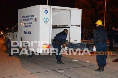 Encuentran a un hombre sin vida en la calle e intentan identificarlo