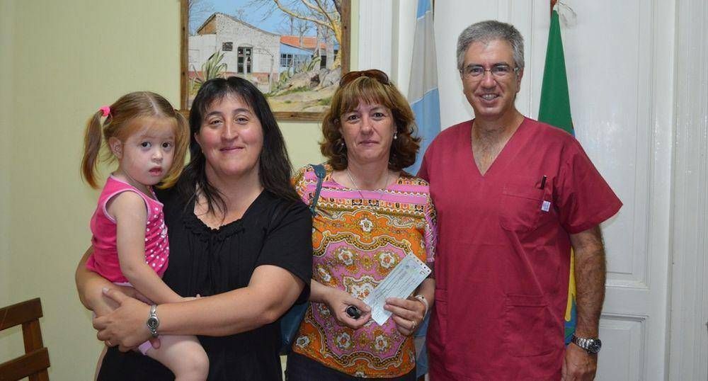 Armend�riz entreg� subsidio a la Escuela 21 y JIRIMM 6 de Saladillo