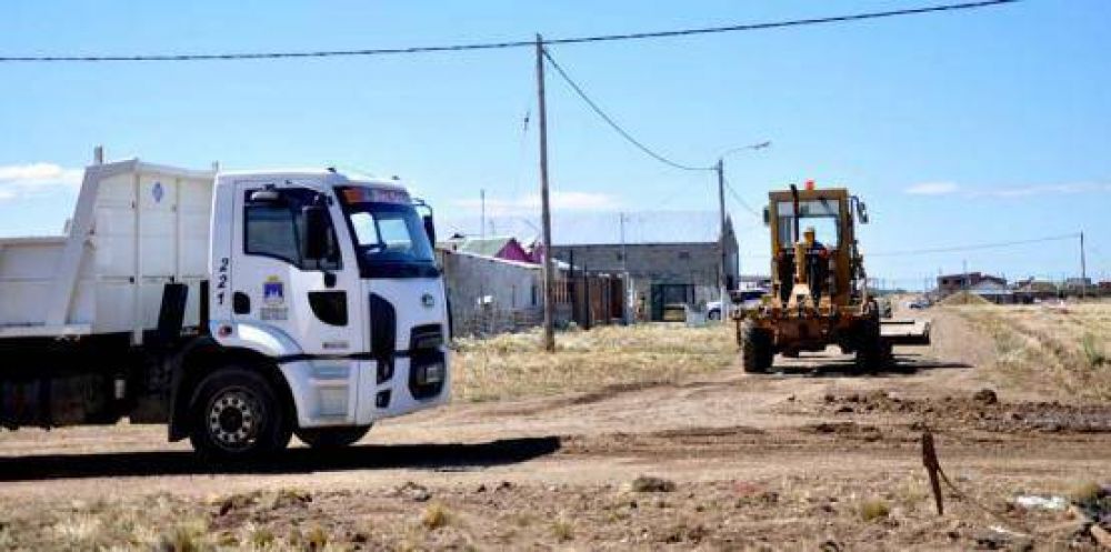 Tareas de mejoramiento de calles en el Barrio San Benito