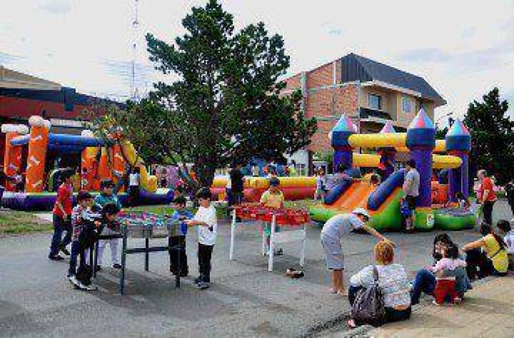 S�bado de cine y juegos inflables