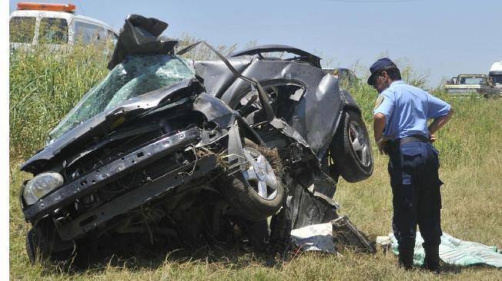 Dos mujeres murieron al volcar un auto cerca de Despe�aderos