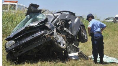 Dos mujeres murieron al volcar un auto cerca de Despe�aderos