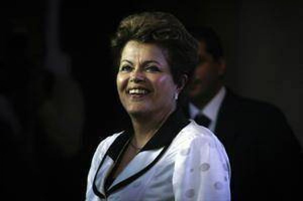 Dilma Rousseff, entre l�grimas: "Estamos juntos y vamos a superarlo"