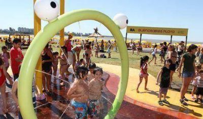M�s de 70 mil personas disfrutaron de las playas porte�as