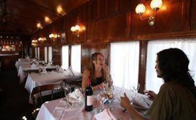 Viejos coches de subte y tren: hoy son hoteles y restaurantes